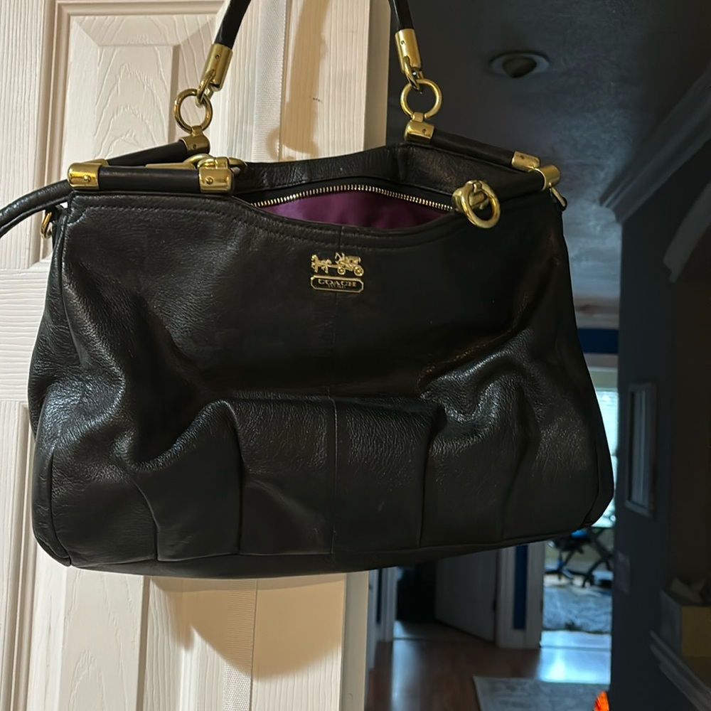 Authentic coach leather bag w gold hardware.Missing gold hardware piece/handle